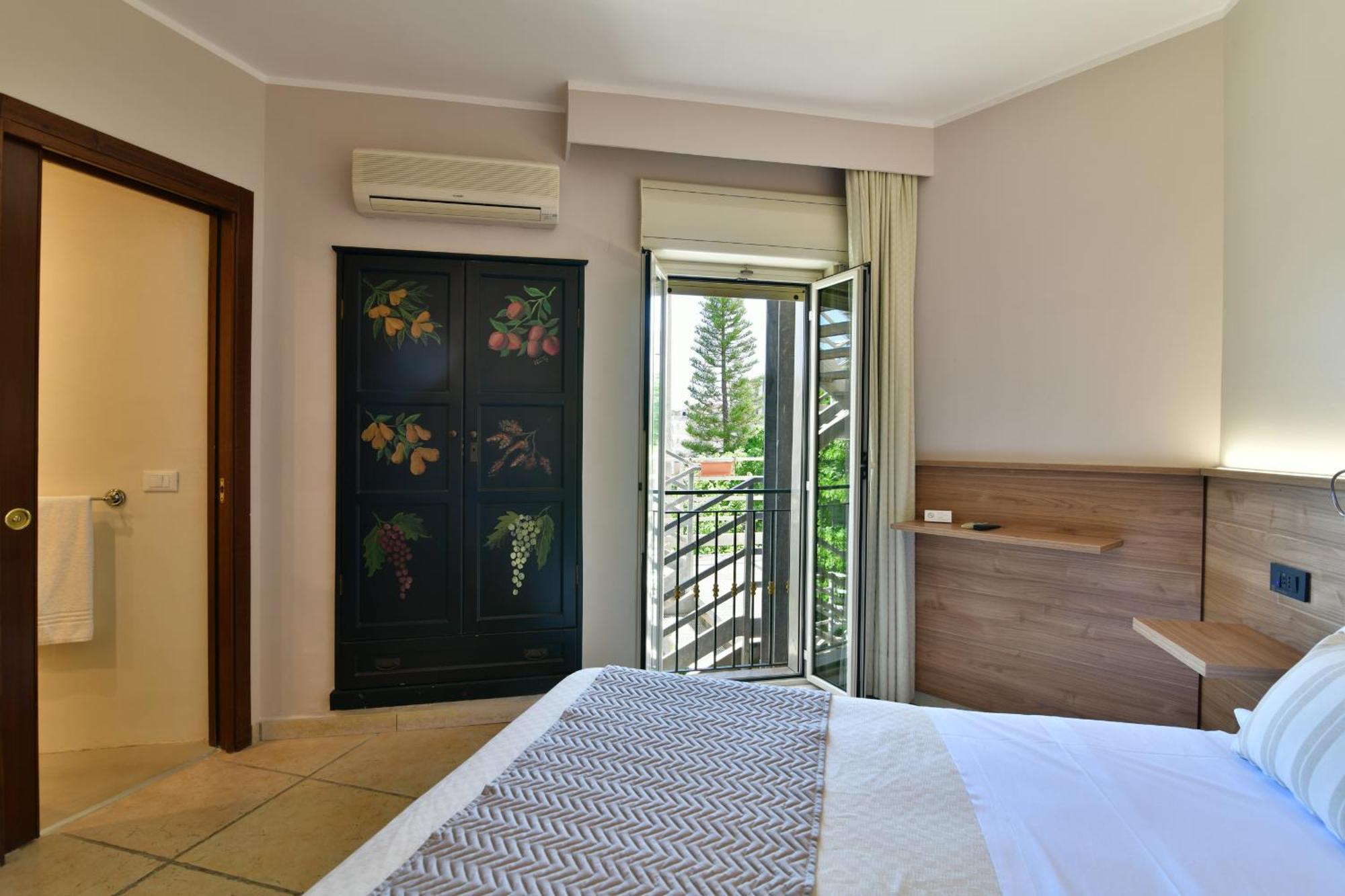Hotel & Apartments Villa Linda Giardini-Naxos Exterior foto