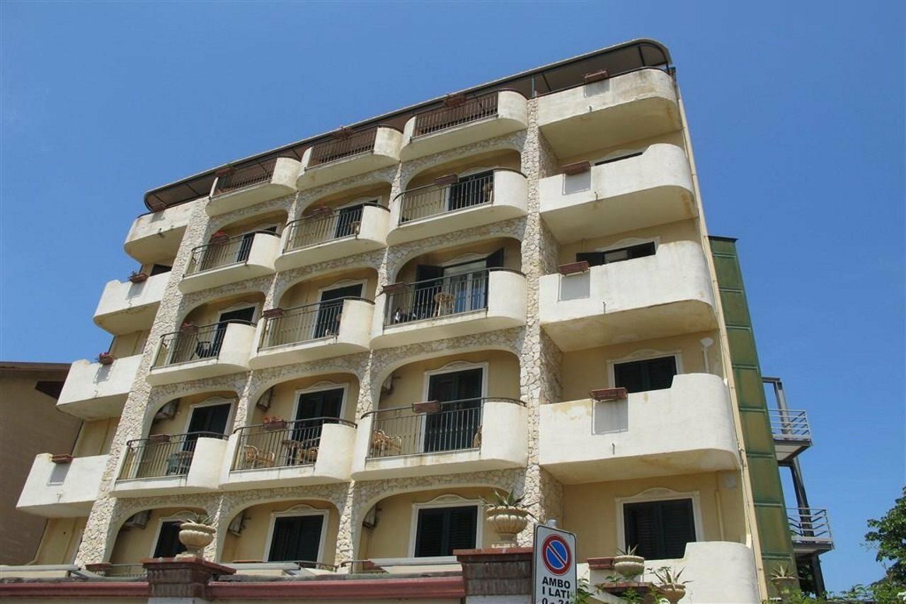 Hotel & Apartments Villa Linda Giardini-Naxos Exterior foto
